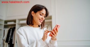 مشهد يشرح حماية عدسات الهواتف وتقييم تأثيرها على جودة الصورة
