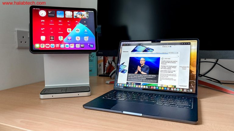 صورة تُظهر قاعدة Kensington StudioDock مع iPad وملحقات Apple الأخرى موضوعة عليها بترتيب أنيق