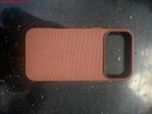 غلاف iPhone 17 بنسيج صناعي جديد مع أربعة ألوان مطفية وخيار Liquid Glass المحتمل