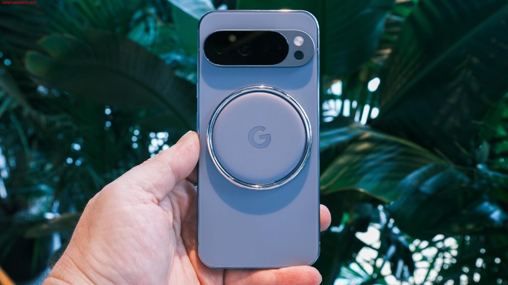 صورة رئيسية لهاتف Google Pixel 10 Pro وPixel 10 Pro XL مع ميزة PixelSnap وشحن مغناطيسي بجانب السرير