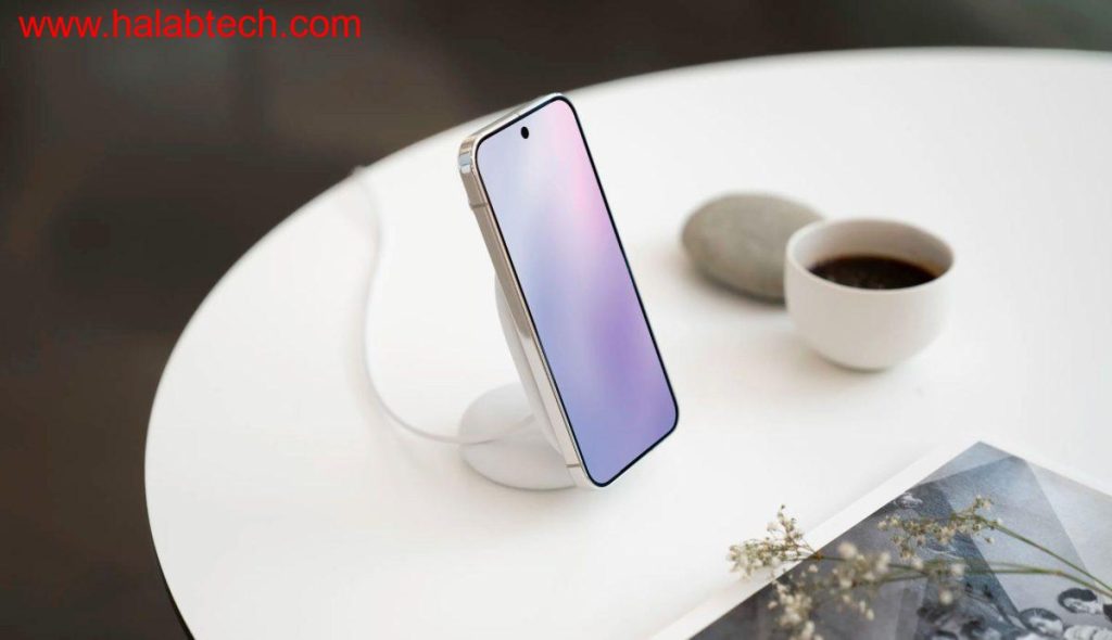 صورة تجمع بين Pixel 10 Pro XL وiPhone 12 Pro Max لإظهار الفوارق في الأداء