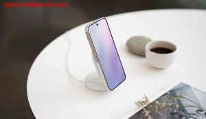 صورة تجمع بين Pixel 10 Pro XL وiPhone 12 Pro Max لإظهار الفوارق في الأداء