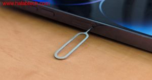 رسم توضيحي يبرز الفرق بين الشريحة الإلكترونية eSIM والشريحة المادية SIM والتمييز بين الهواتف التي تدعم كلا الخيارين في الولايات المتحدة