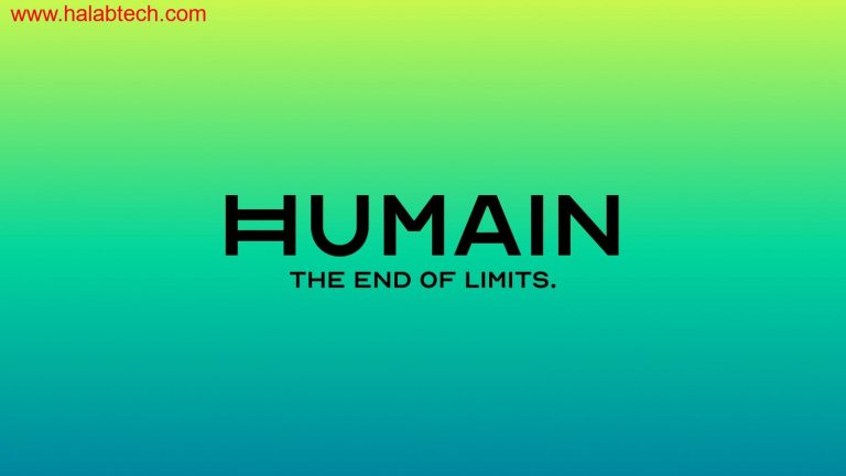 واجهة Humain Chat تعرض اختيار اللغات العربية والإنجليزية مع رسمة محادثة ونشاط صوتي عبر اللهجات العربية
