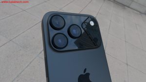صورة توضيحية تُظهر مودم C2 المدمج داخل iPhone 18 Pro
