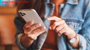 صورة شاشة لهاتف iPhone يعرض رمز تحقق جهة الاتصال في iMessage