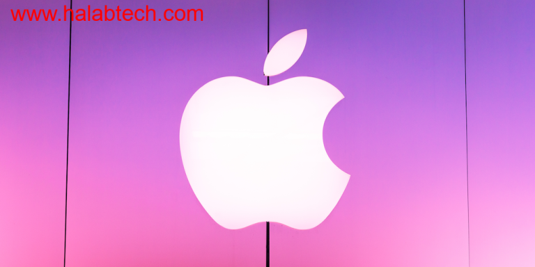 صورة ترويجية تُظهر iPhone 17 Air الرقيق بجانب ساعات أبل الحديثة وتطبيق سيري