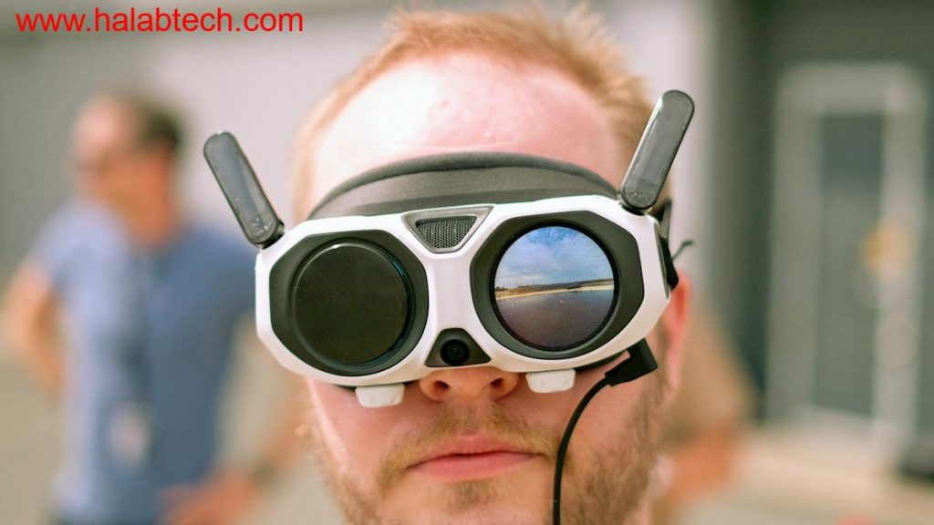 عرض توضيحي لـ Antigravity A1 مع نظارة OLED Vision وجهاز تحكّم Grip