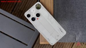 هاتف Nothing مع شاشة تعرض نظام Nothing OS 4.0 الجديد