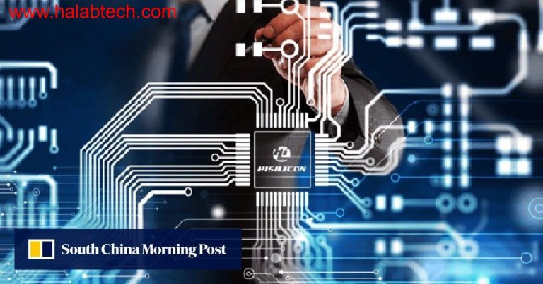 صورة لشعار هواوي على خلفية من الرقائق الإلكترونية