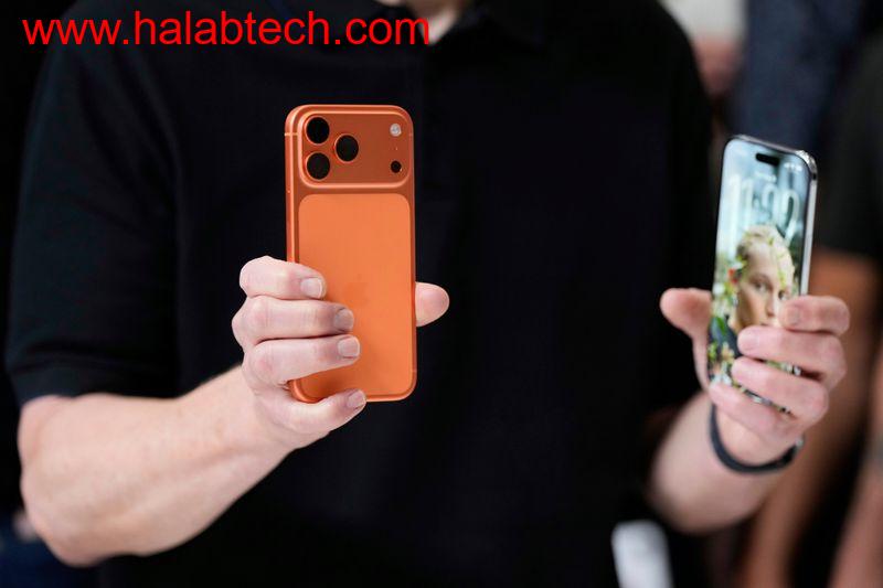 صورة لآيفون 17 برو ماكس بلون برتقالي كوني