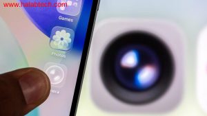 صورة توضح كيفية الوصول إلى ميزة 'مشرق' في تطبيق الكاميرا على iOS 26