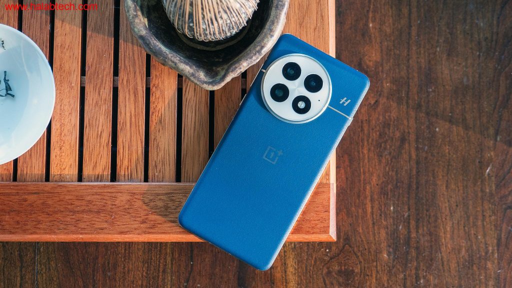 صورة لهاتف OnePlus 15 يظهر تصميم الكاميرا الجديد